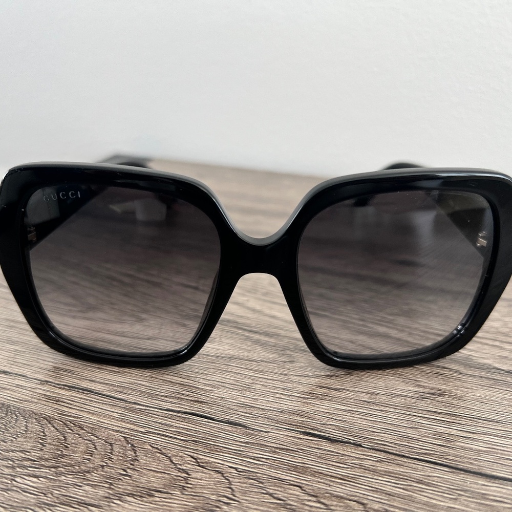 AUTHENTIC GUCCI SUNGLASSES
